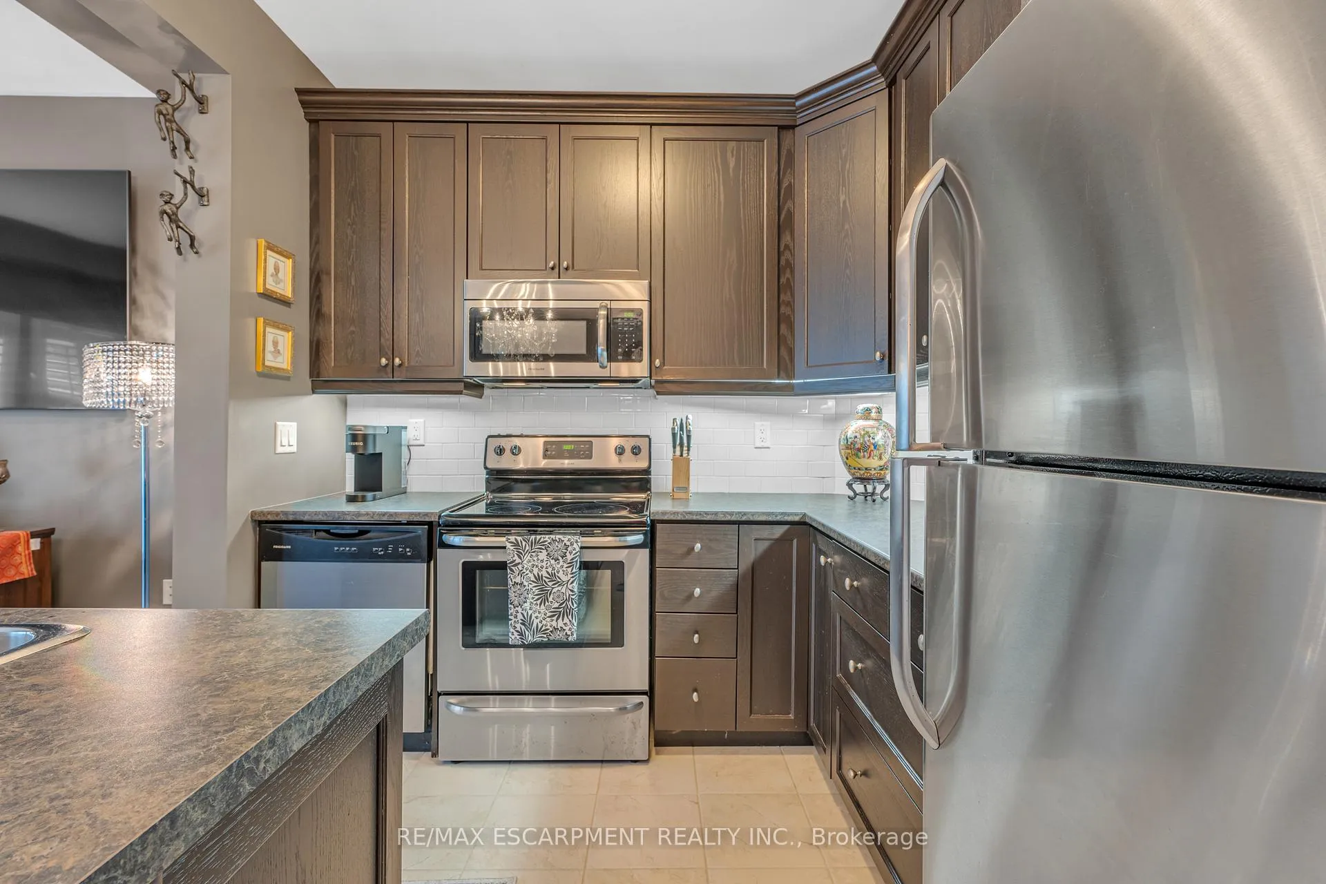 Photo 12 of 72 Dodman Crescent, Hamilton, Meadowlands — HOMEH
