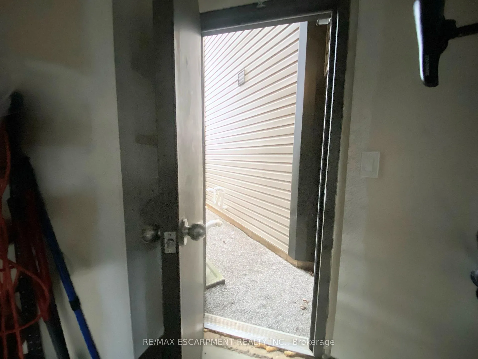 Photo 33 of 72 Dodman Crescent, Hamilton, Meadowlands — HOMEH