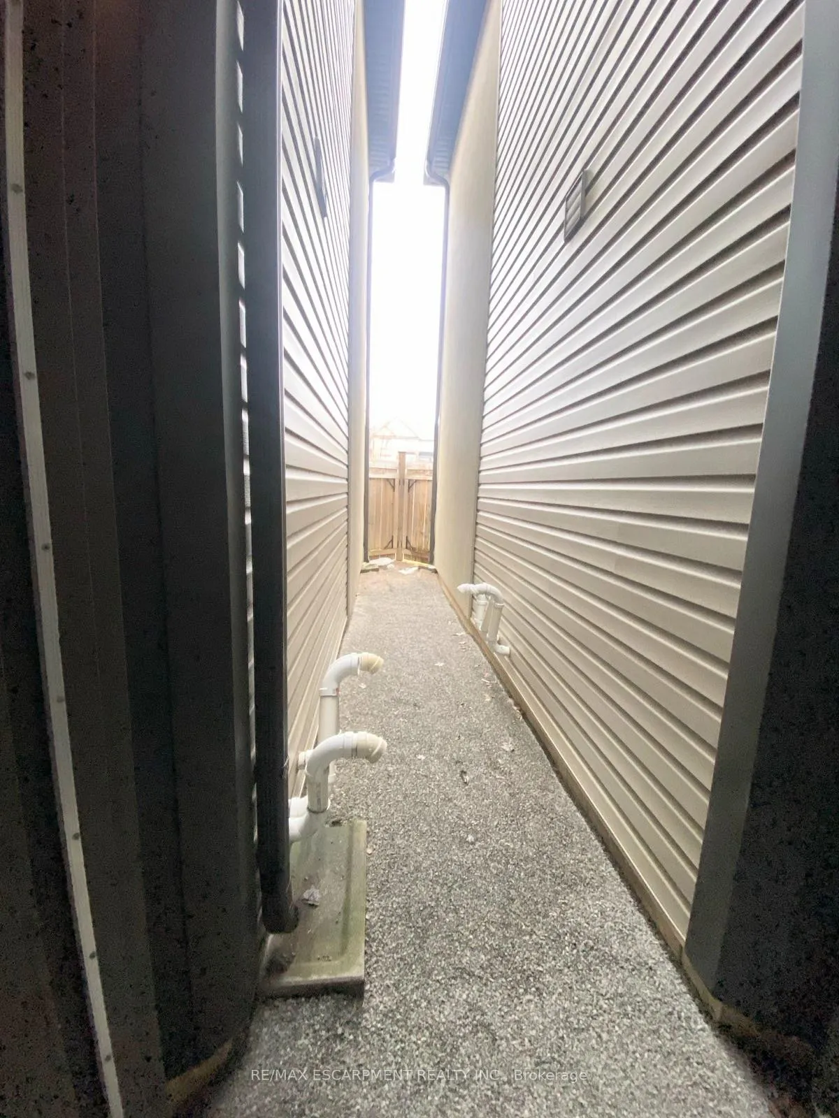 Photo 34 of 72 Dodman Crescent, Hamilton, Meadowlands — HOMEH