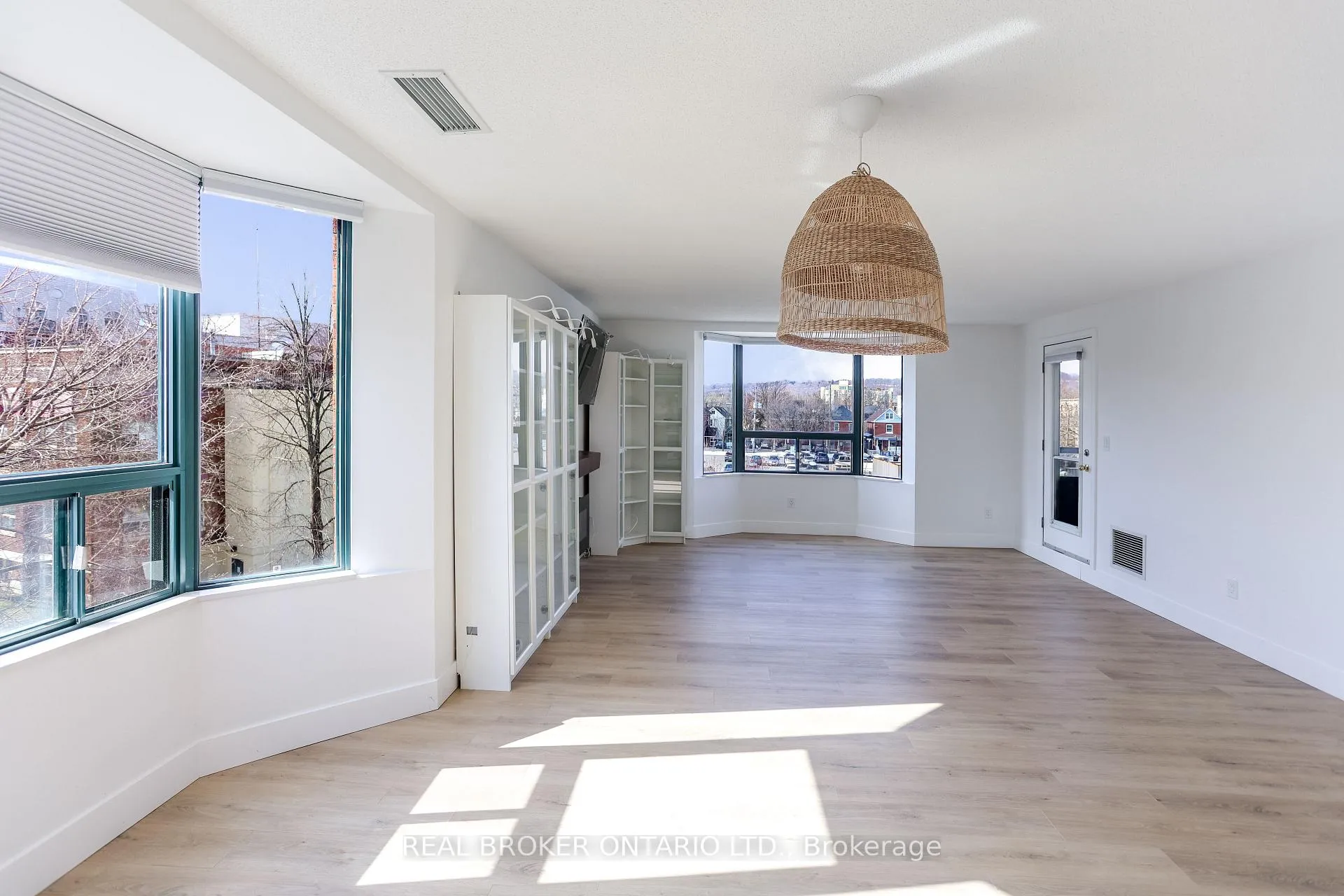 Photo 3 of Unit 404, 5 Ogilvie Street, Hamilton, Dundas — HOMEH