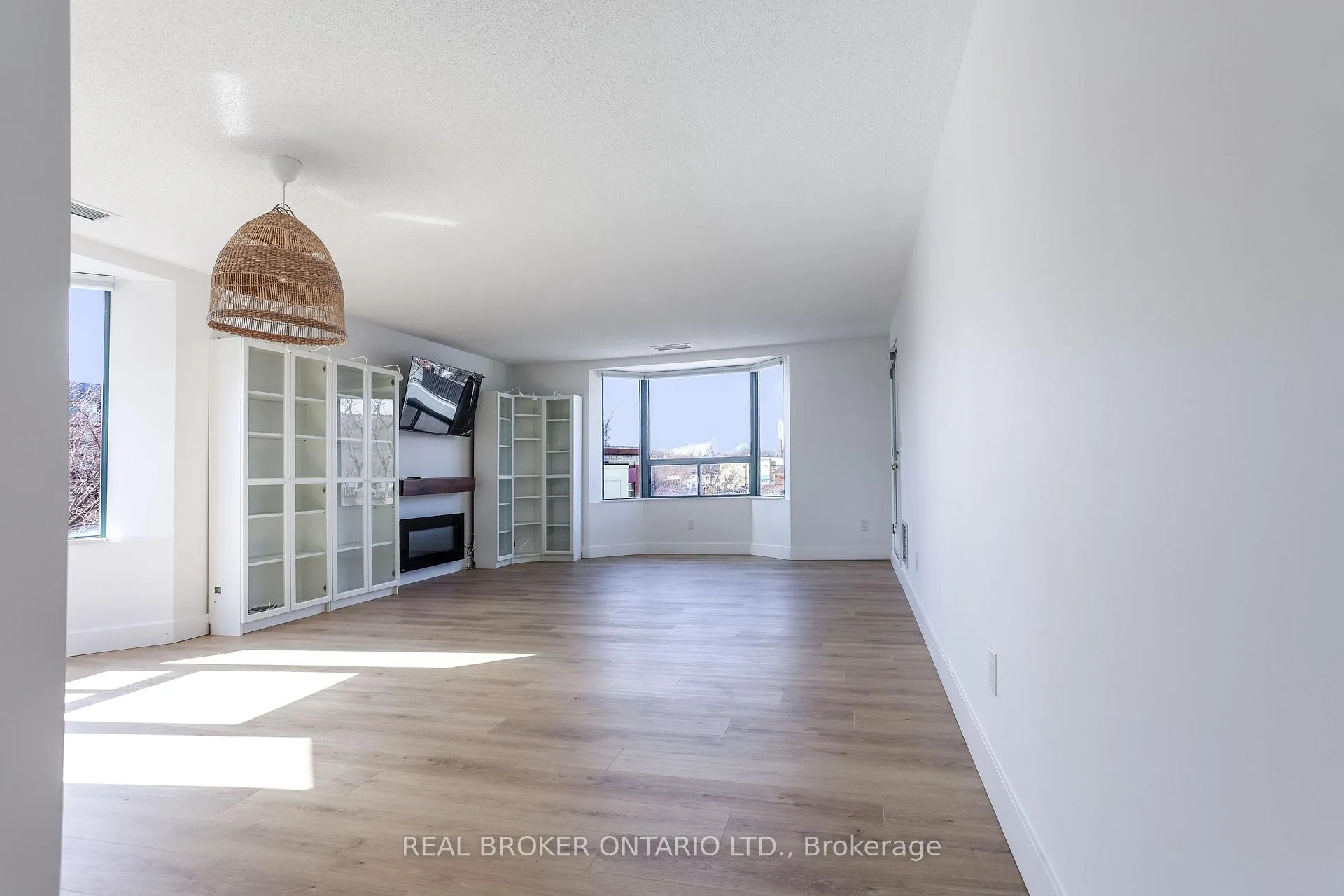 Photo 5 of Unit 404, 5 Ogilvie Street, Hamilton, Dundas — HOMEH