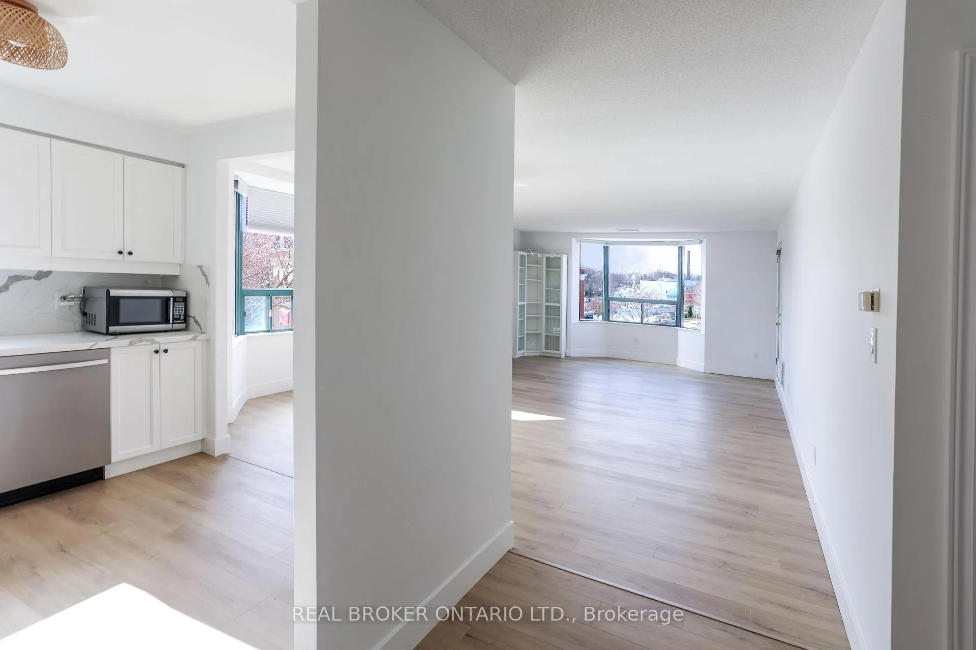 Photo 11 of Unit 404, 5 Ogilvie Street, Hamilton, Dundas — HOMEH