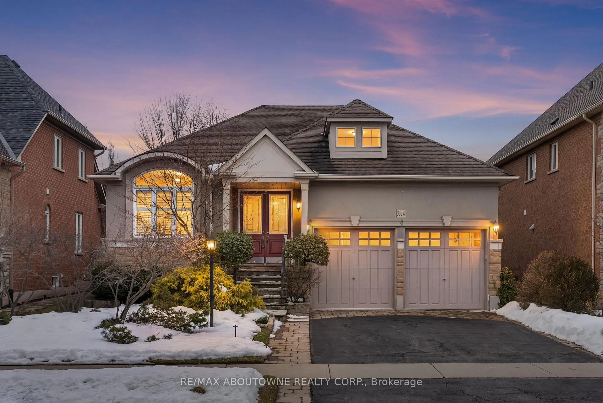 Photo 2 of 3334 Fox Run Circle, Oakville, Bronte — HOMEH