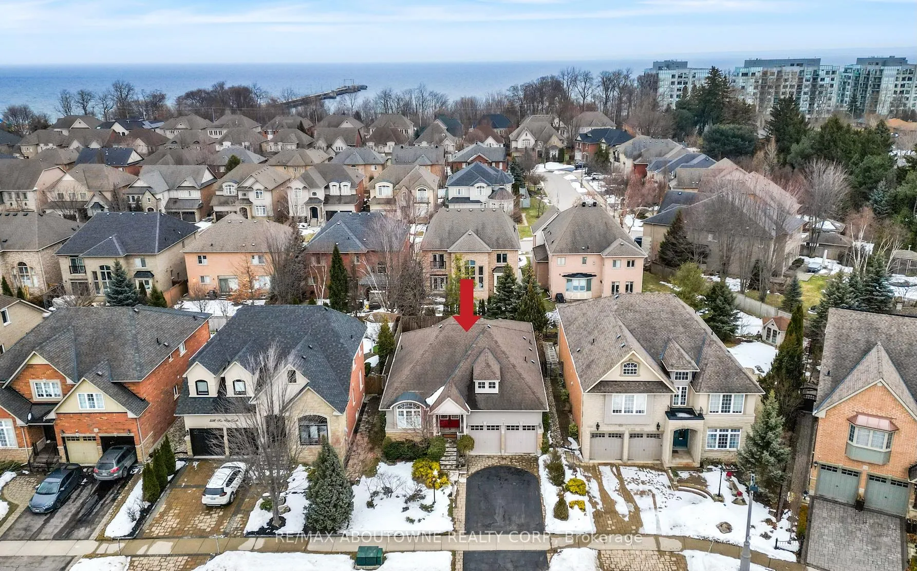 Photo 3 of 3334 Fox Run Circle, Oakville, Bronte — HOMEH
