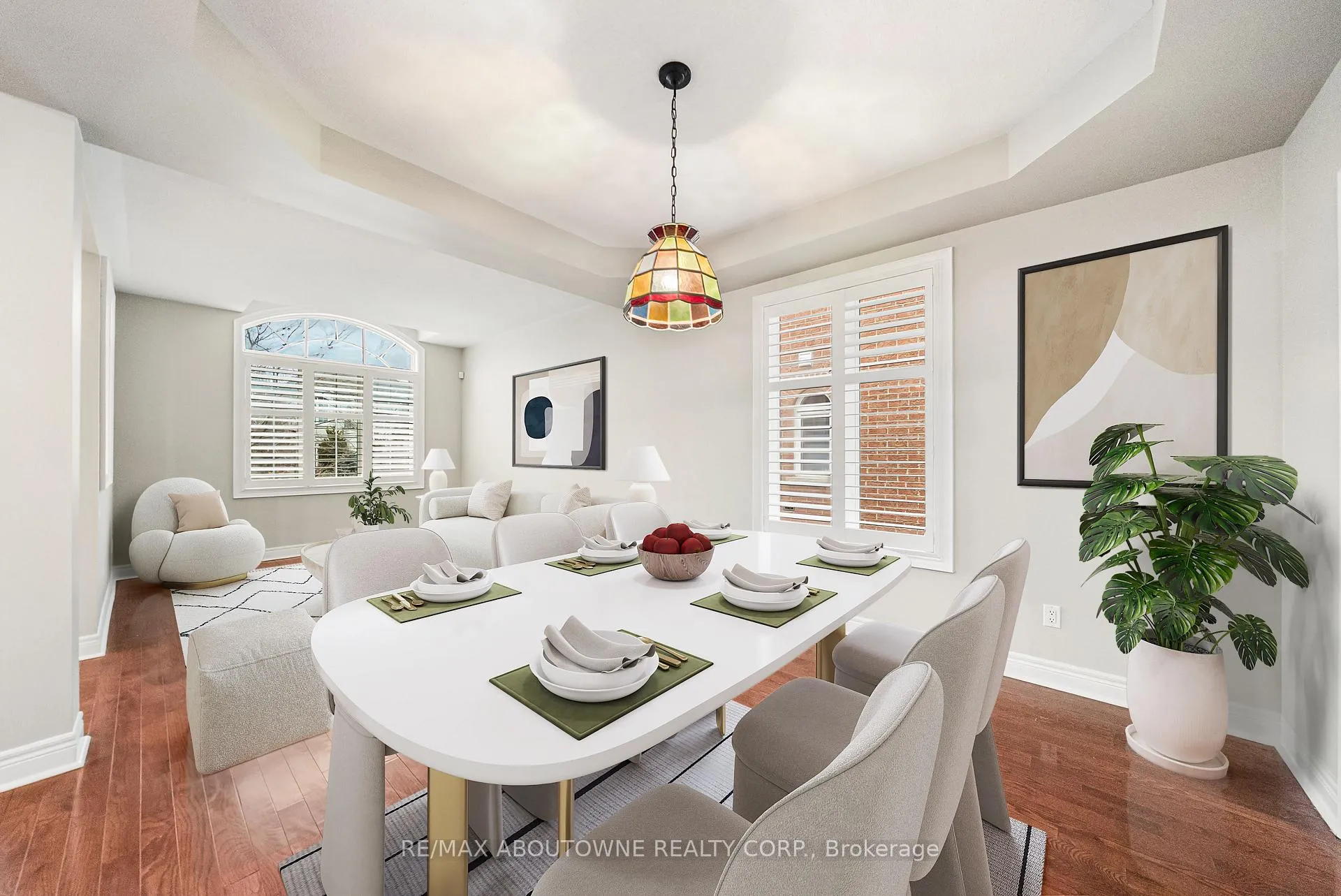 Photo 7 of 3334 Fox Run Circle, Oakville, Bronte — HOMEH
