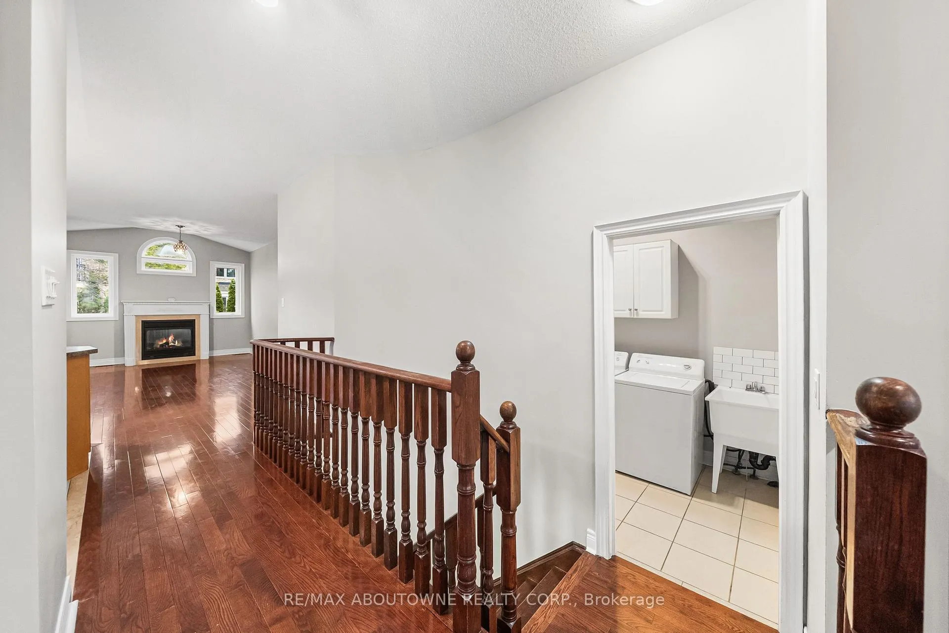 Photo 8 of 3334 Fox Run Circle, Oakville, Bronte — HOMEH