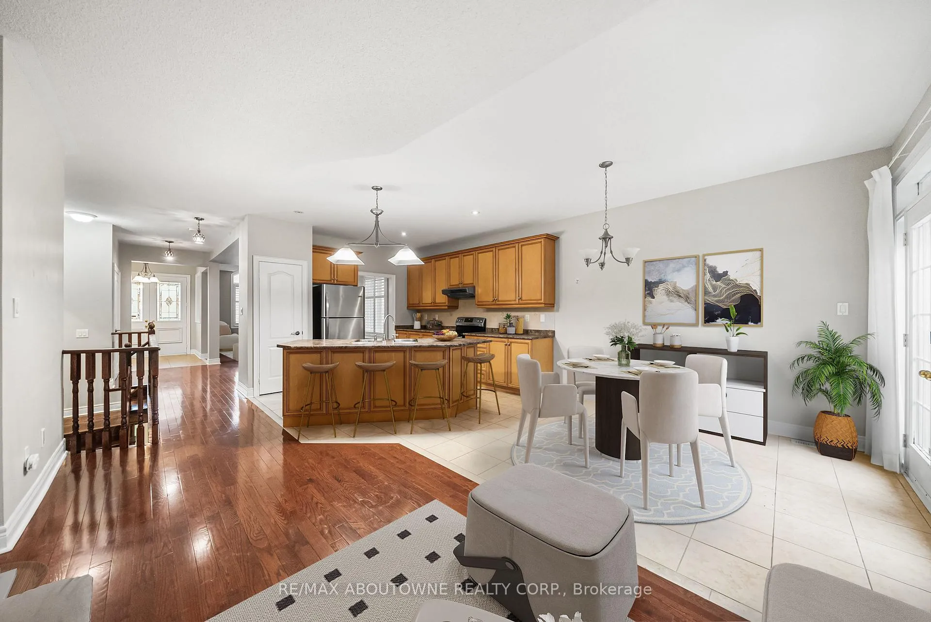 Photo 12 of 3334 Fox Run Circle, Oakville, Bronte — HOMEH