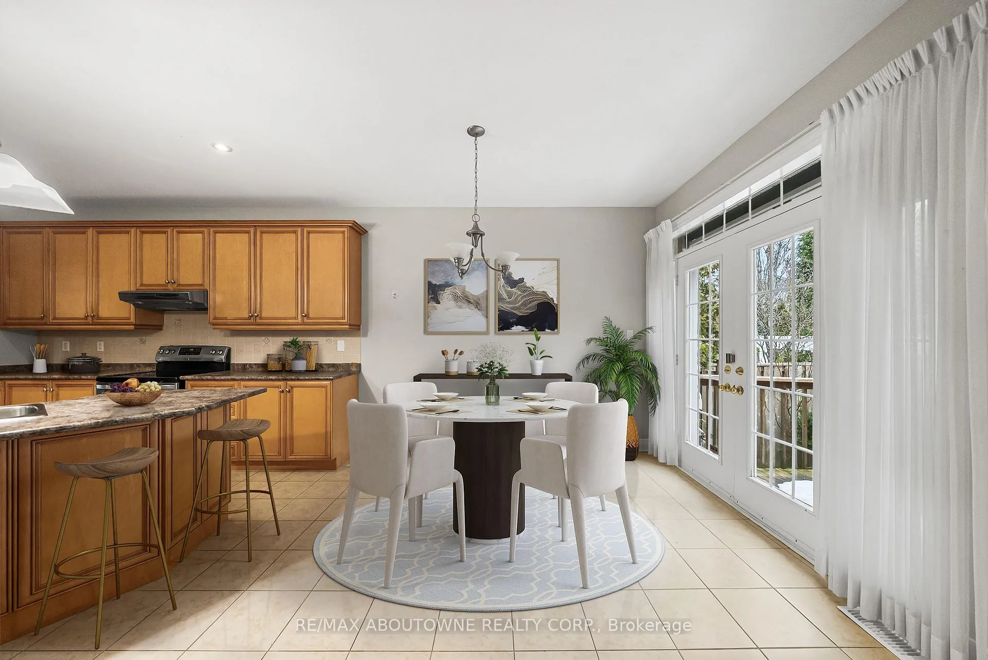 Photo 13 of 3334 Fox Run Circle, Oakville, Bronte — HOMEH