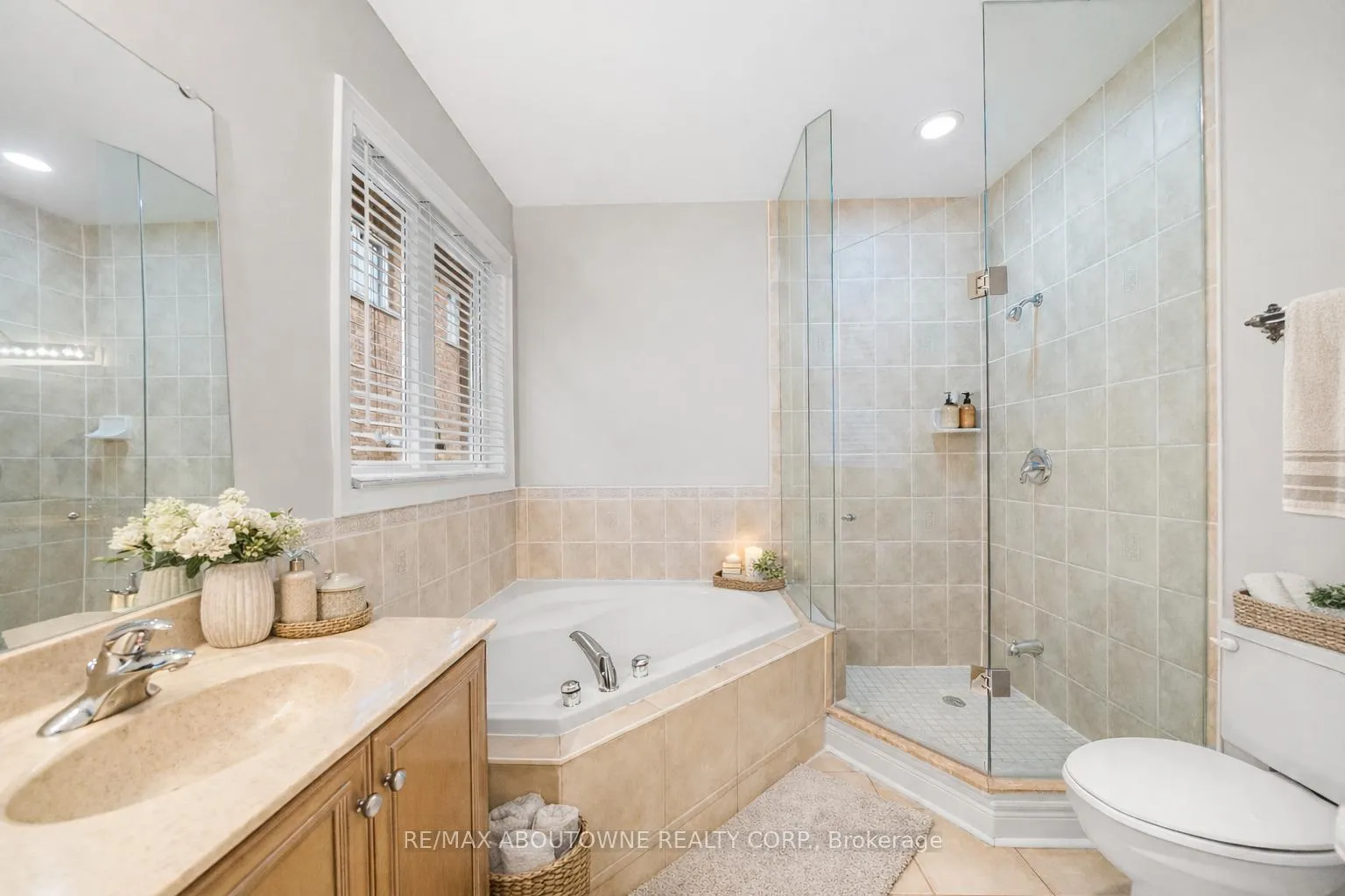 Photo 20 of 3334 Fox Run Circle, Oakville, Bronte — HOMEH