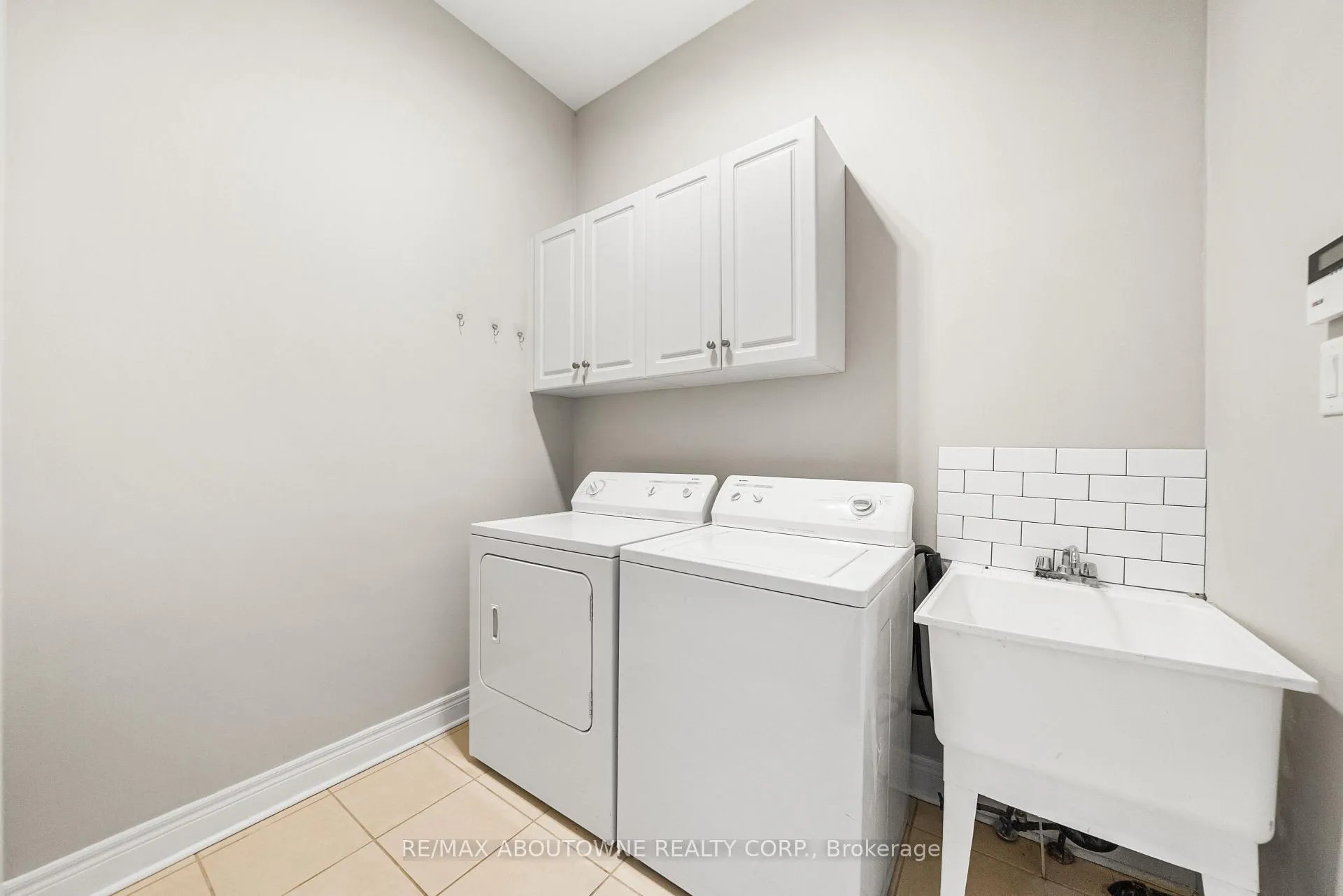 Photo 25 of 3334 Fox Run Circle, Oakville, Bronte — HOMEH