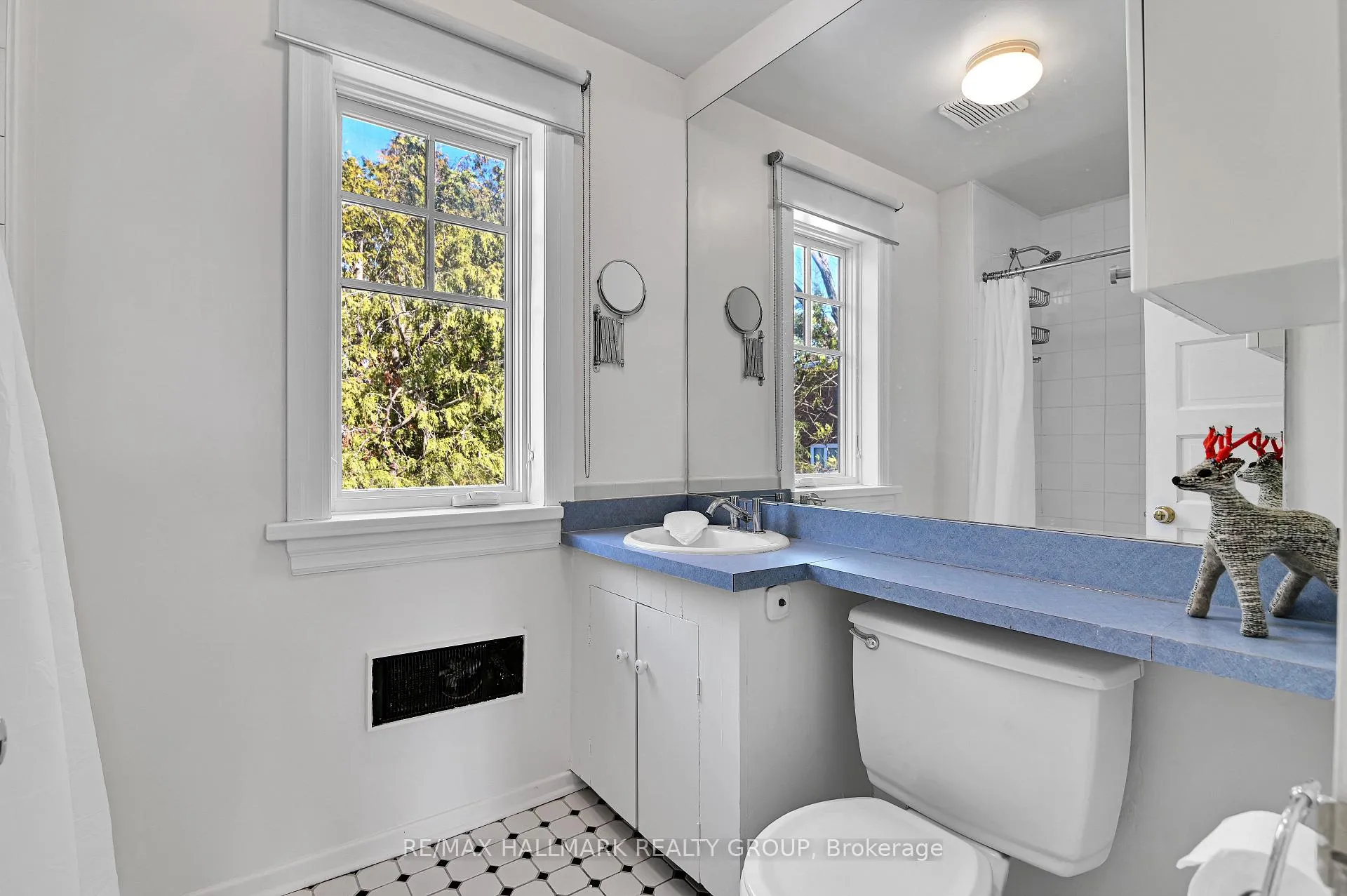 Photo 26 of 9 Rock Avenue, Ottawa, Lindenlea — HOMEH