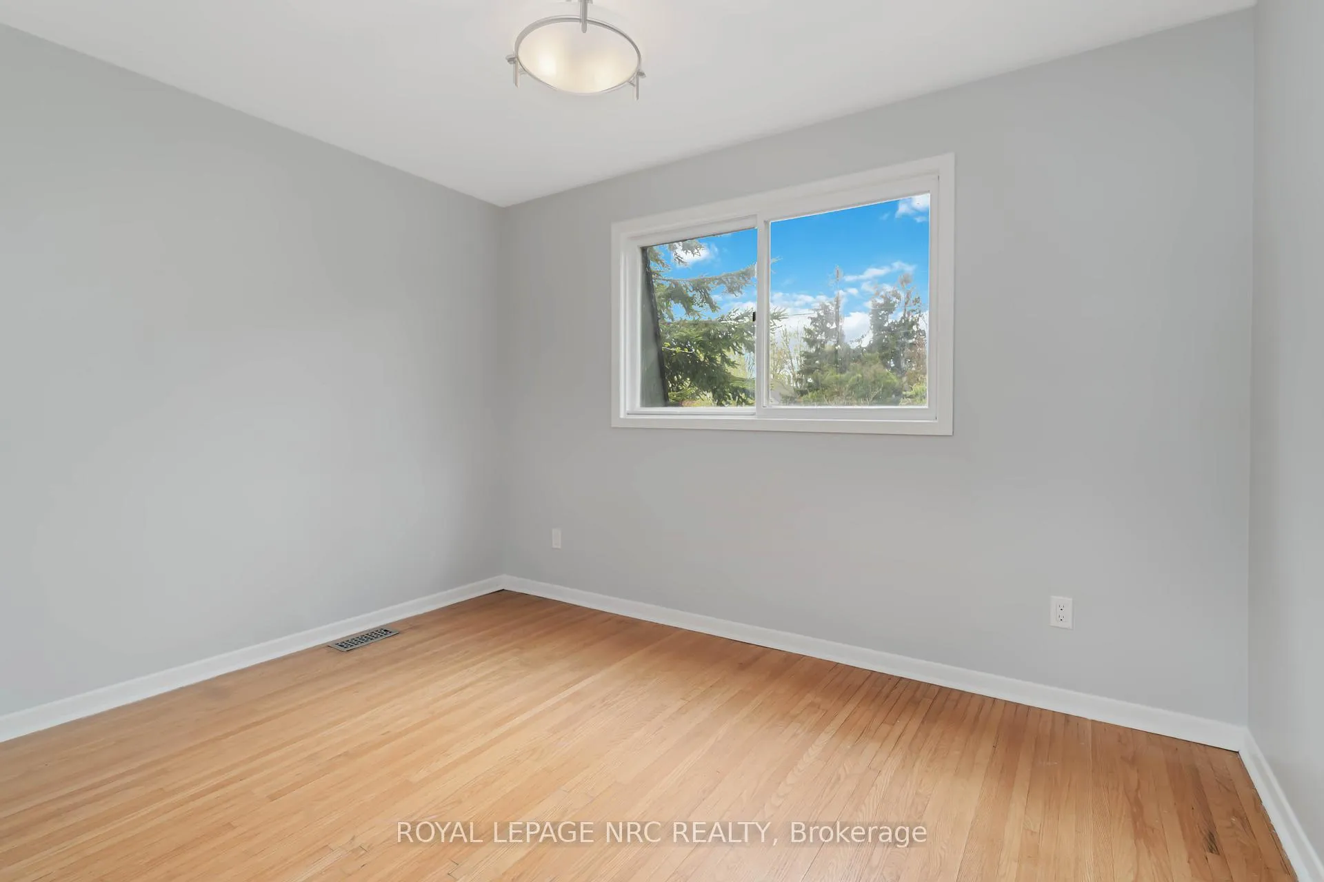 Photo 11 of Unit Upper, 46 Lakeside Drive, Grimsby, Grimsby Beach — HOMEH