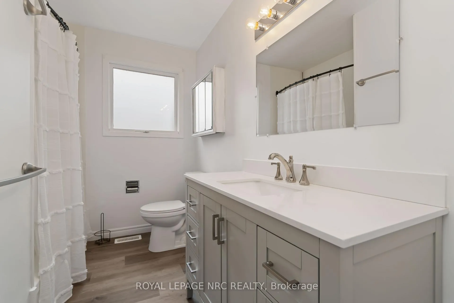Photo 12 of Unit Upper, 46 Lakeside Drive, Grimsby, Grimsby Beach — HOMEH