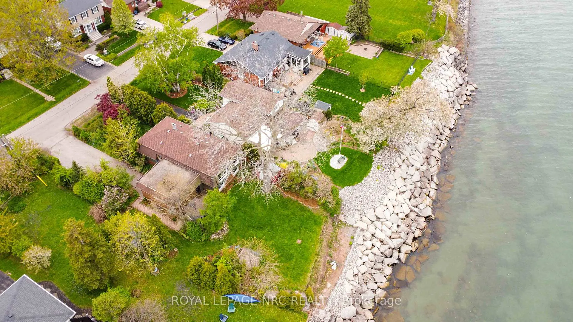 Photo 13 of Unit Upper, 46 Lakeside Drive, Grimsby, Grimsby Beach — HOMEH
