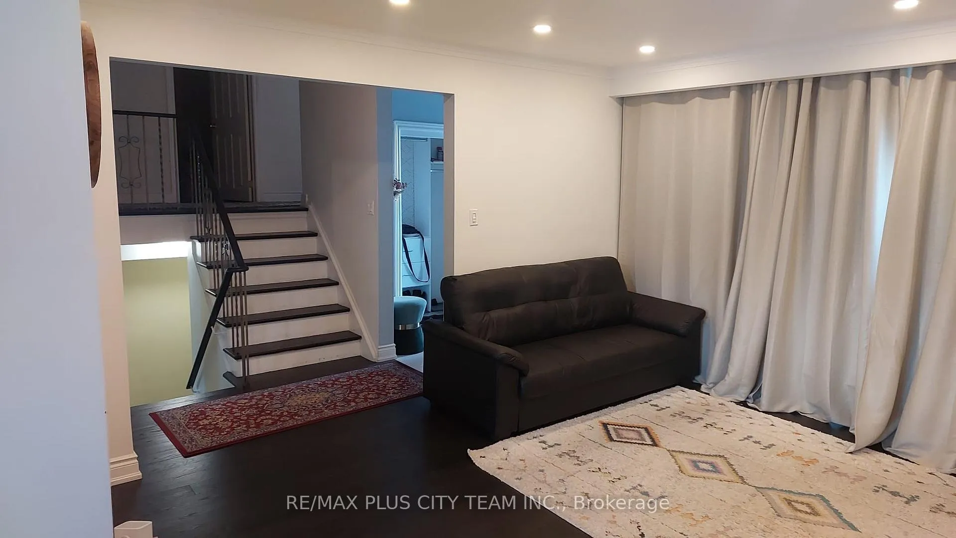 Photo 3 of 5 Breadner Drive, Etobicoke, Willowridge-Martingrove-Richview — HOMEH