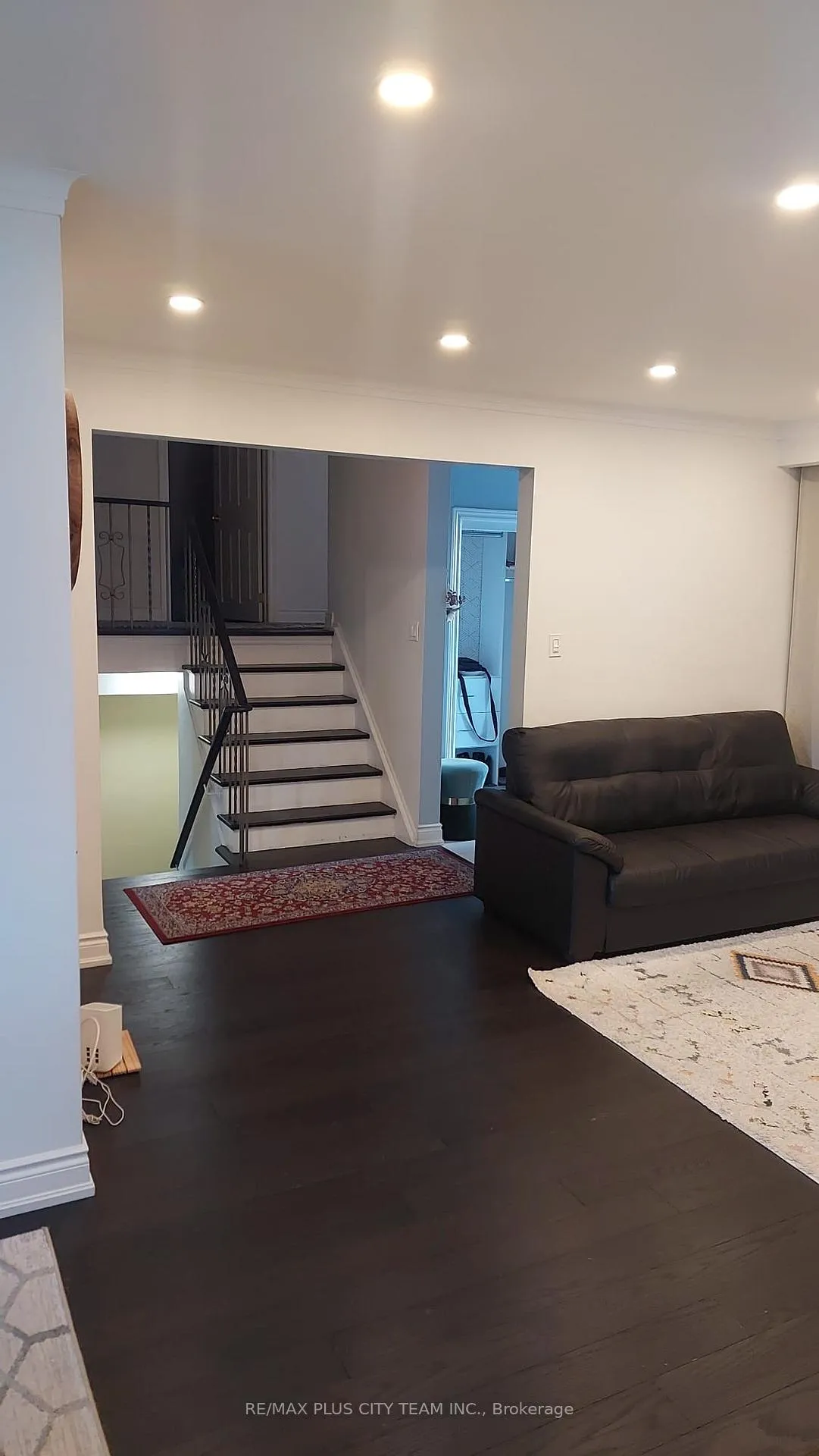 Photo 4 of 5 Breadner Drive, Etobicoke, Willowridge-Martingrove-Richview — HOMEH