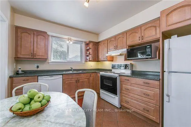Photo 7 of 5 Breadner Drive, Etobicoke, Willowridge-Martingrove-Richview — HOMEH