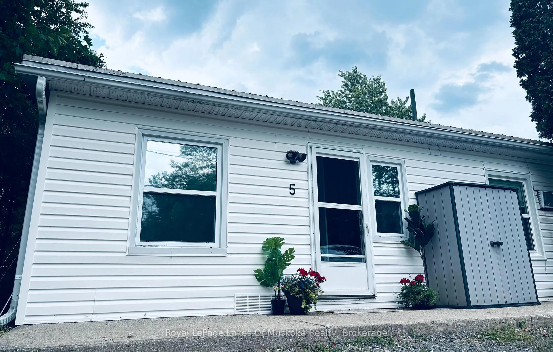 Front of Unit 5, 1115 Kahshe Lake Road