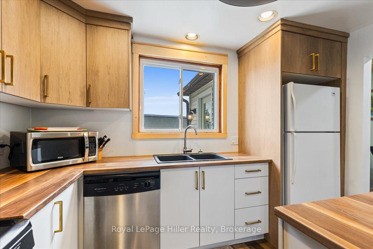 Photo 9 of 1021 Road 164, Lucan Biddulph, Granton — HOMEH