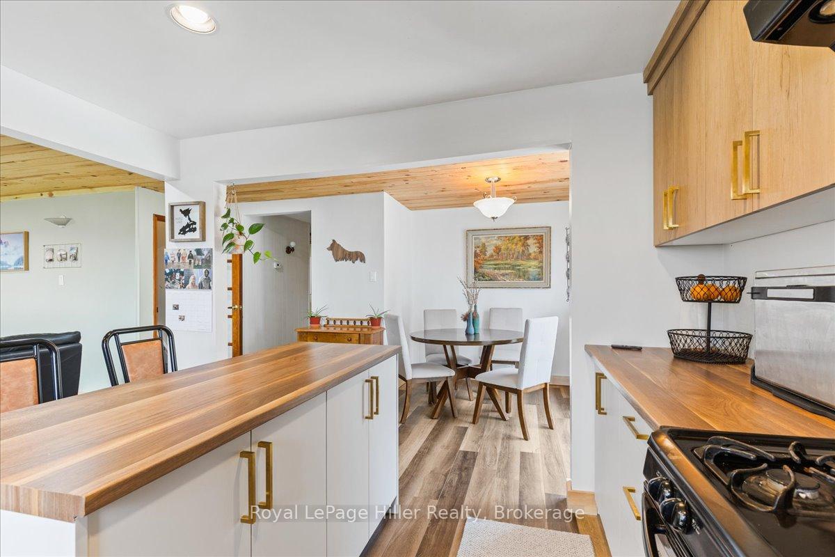 Photo 10 of 1021 Road 164, Lucan Biddulph, Granton — HOMEH
