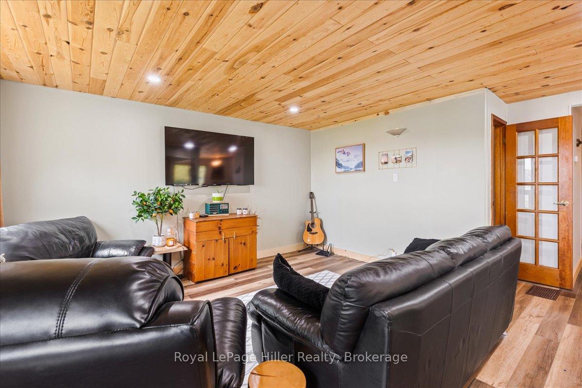 Photo 16 of 1021 Road 164, Lucan Biddulph, Granton — HOMEH