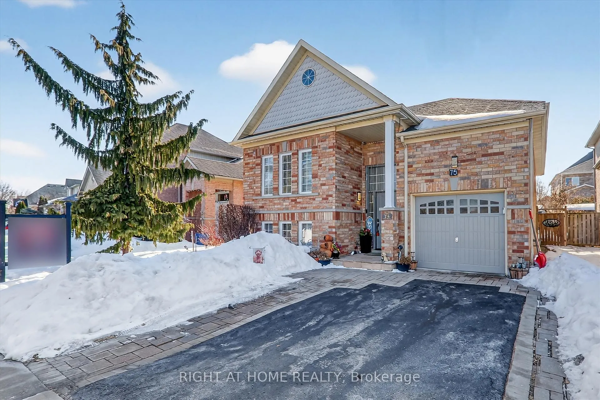 Photo 2 of 75 Fencerow Drive, Whitby, Rolling Acres — HOMEH