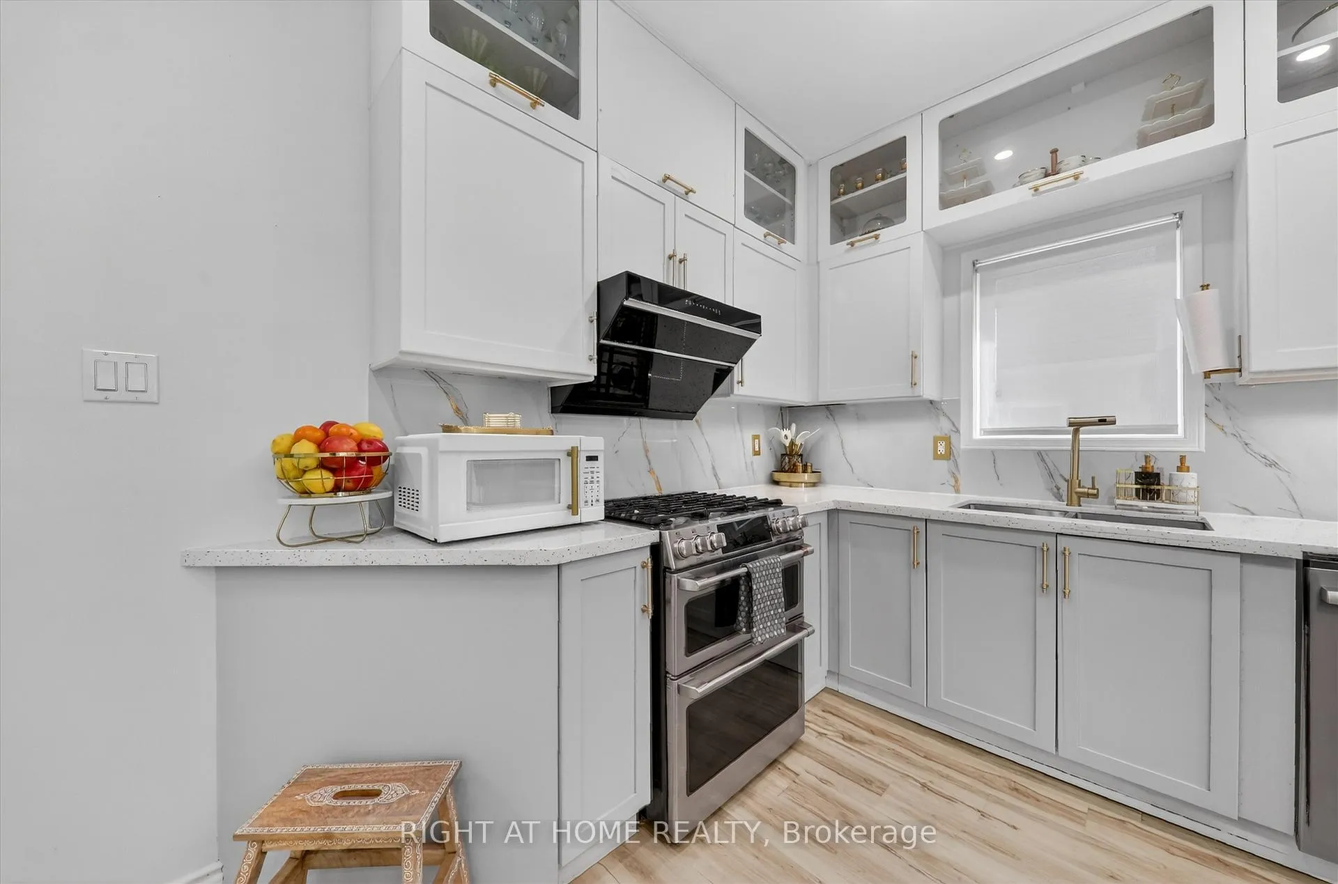 Photo 8 of 75 Fencerow Drive, Whitby, Rolling Acres — HOMEH