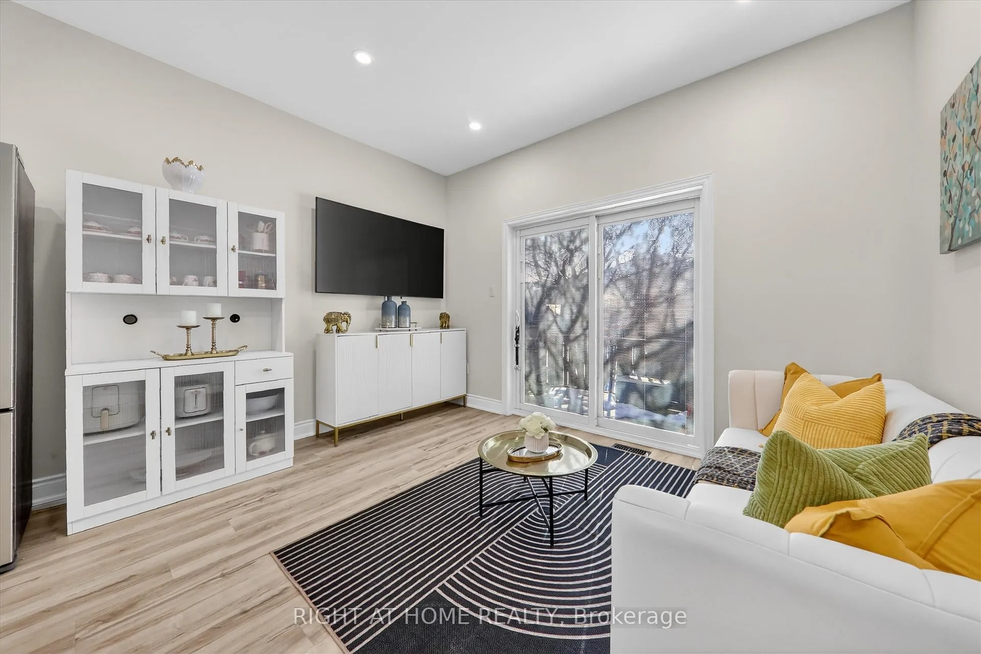 Photo 9 of 75 Fencerow Drive, Whitby, Rolling Acres — HOMEH