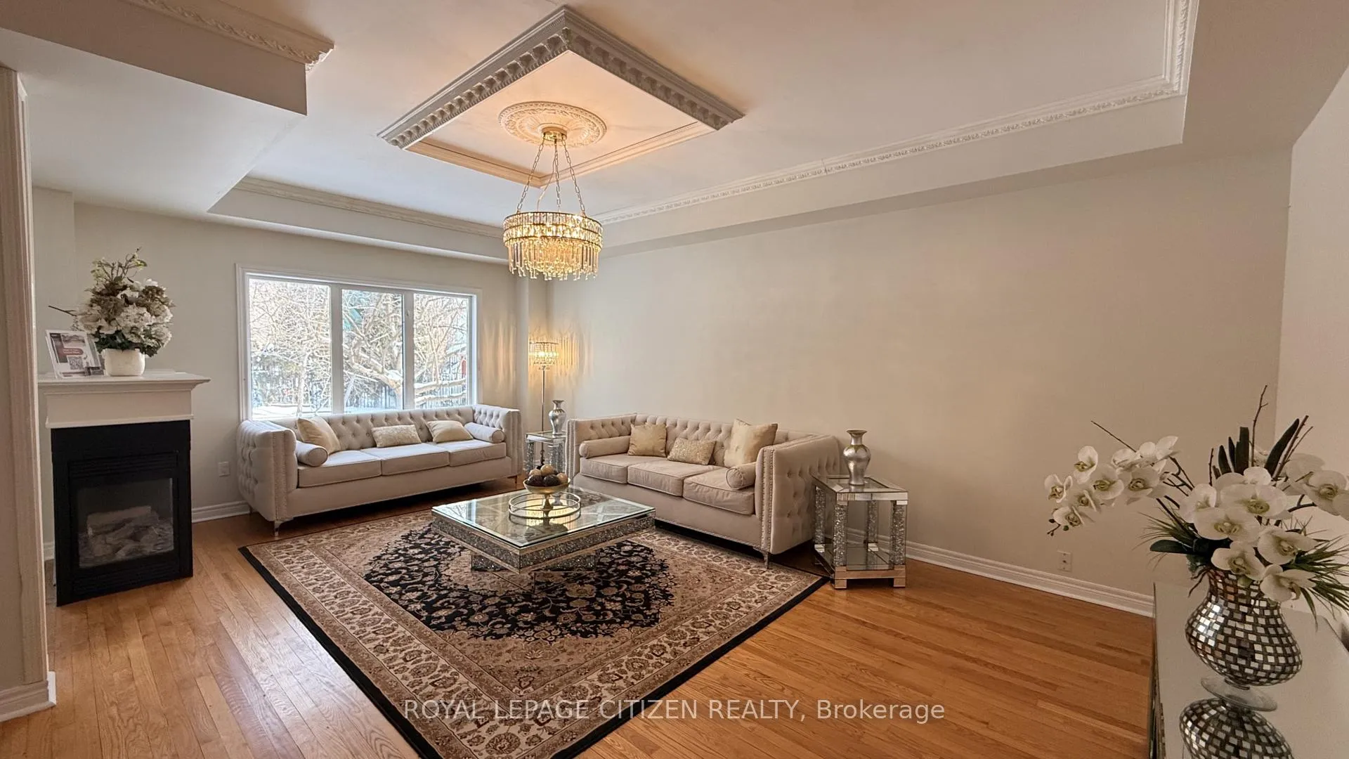 Photo 3 of 180 Kimber Crescent, Vaughan, East Woodbridge — HOMEH