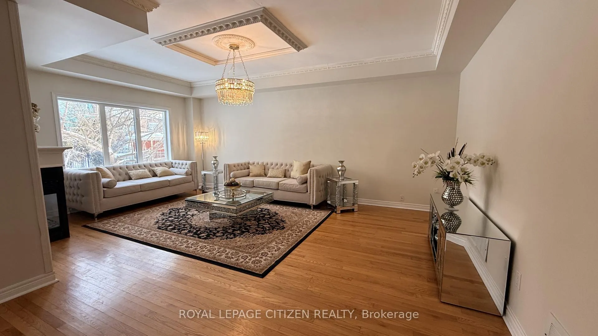 Photo 4 of 180 Kimber Crescent, Vaughan, East Woodbridge — HOMEH