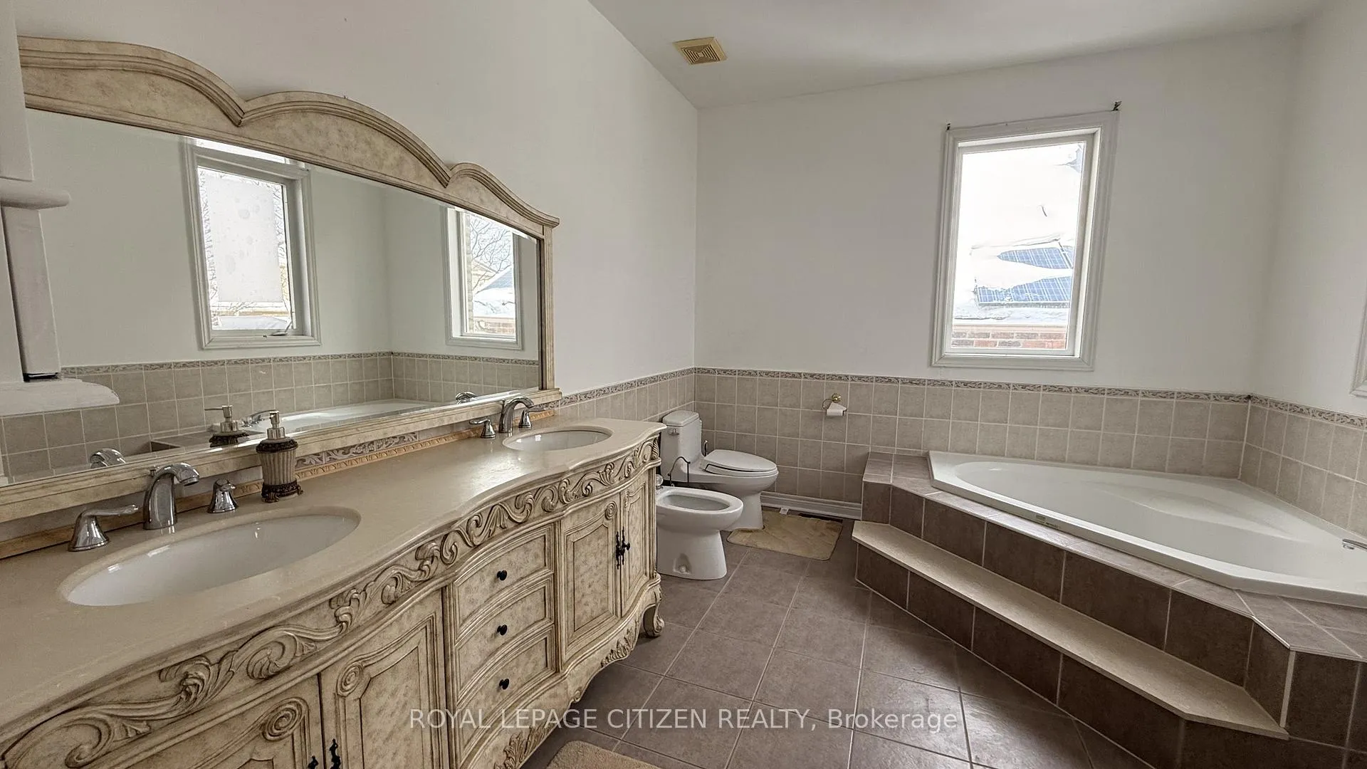 Photo 23 of 180 Kimber Crescent, Vaughan, East Woodbridge — HOMEH