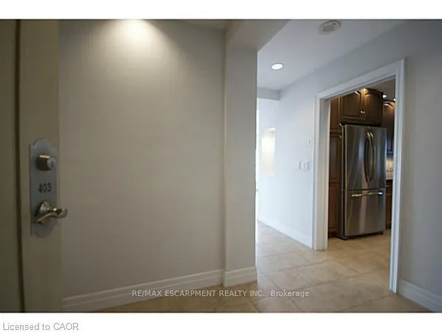 Photo 3 of Unit 403, 360 Pearl Street, Burlington, Brant — HOMEH