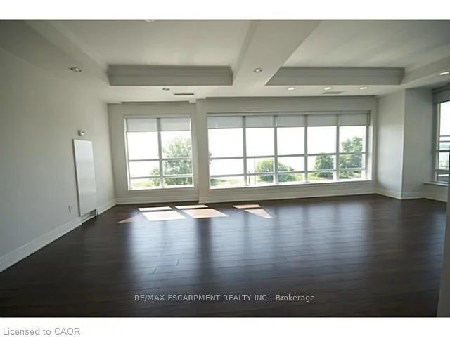 Photo 4 of Unit 403, 360 Pearl Street, Burlington, Brant — HOMEH