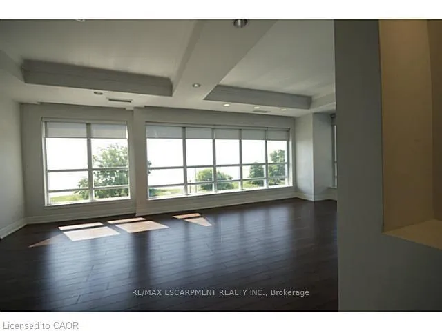 Photo 5 of Unit 403, 360 Pearl Street, Burlington, Brant — HOMEH