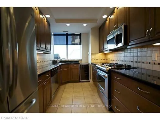 Photo 8 of Unit 403, 360 Pearl Street, Burlington, Brant — HOMEH