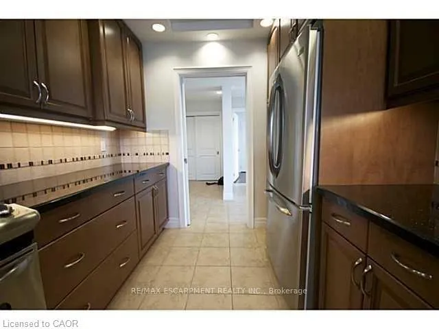 Photo 9 of Unit 403, 360 Pearl Street, Burlington, Brant — HOMEH