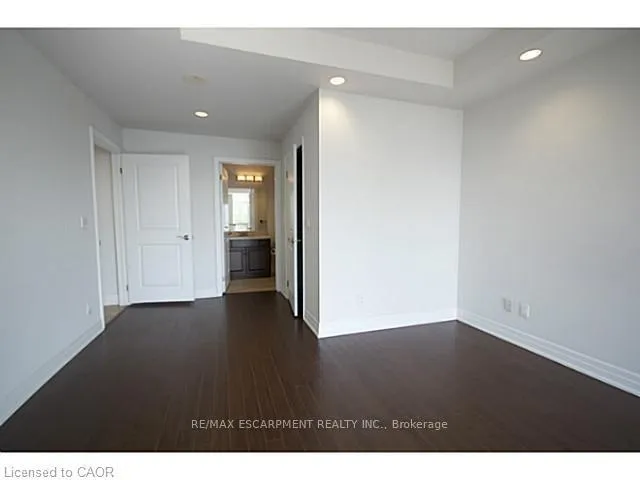 Photo 11 of Unit 403, 360 Pearl Street, Burlington, Brant — HOMEH