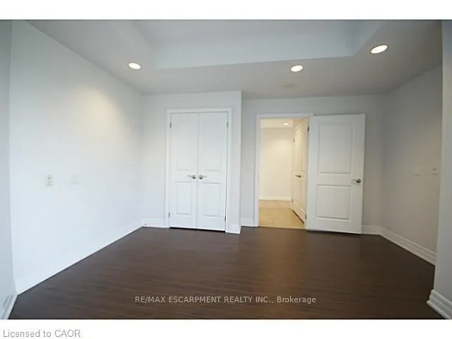 Photo 14 of Unit 403, 360 Pearl Street, Burlington, Brant — HOMEH