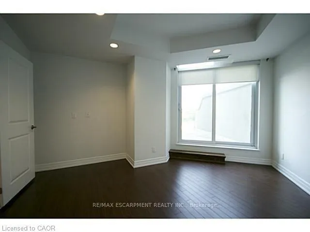 Photo 15 of Unit 403, 360 Pearl Street, Burlington, Brant — HOMEH
