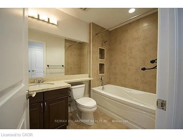 Photo 16 of Unit 403, 360 Pearl Street, Burlington, Brant — HOMEH