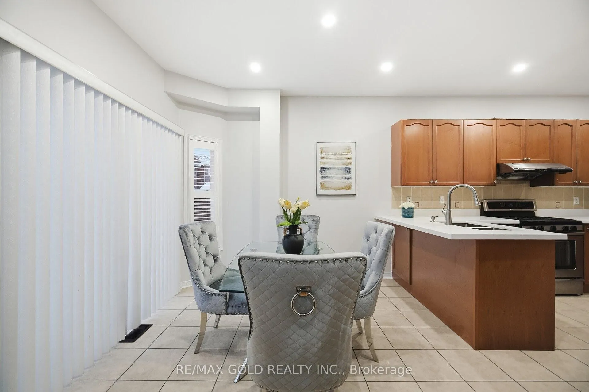 Photo 10 of 14 Ledgerock Road, Brampton, Bram East — HOMEH
