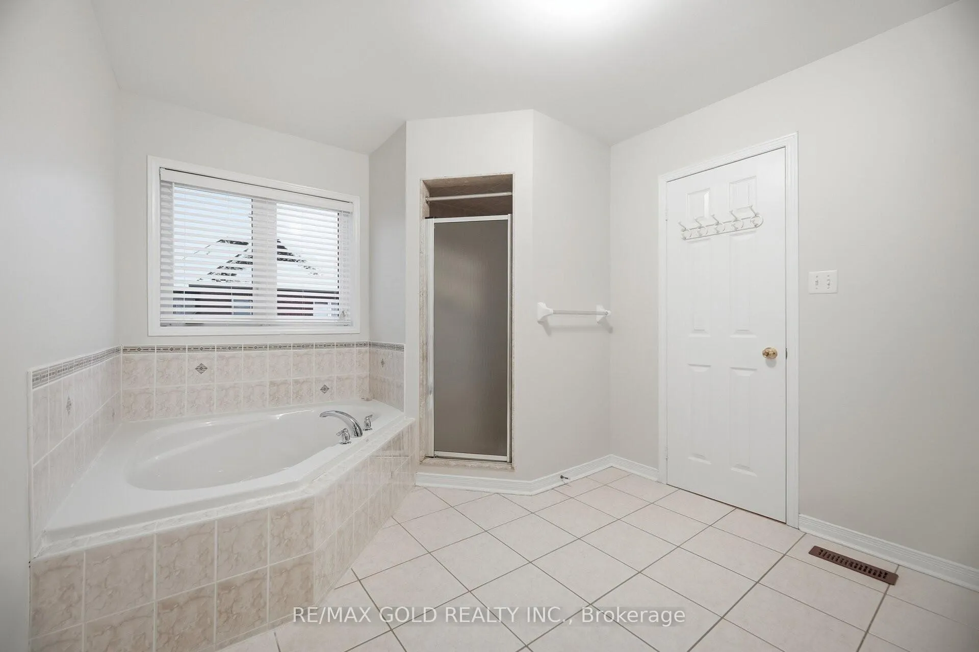 Photo 18 of 14 Ledgerock Road, Brampton, Bram East — HOMEH