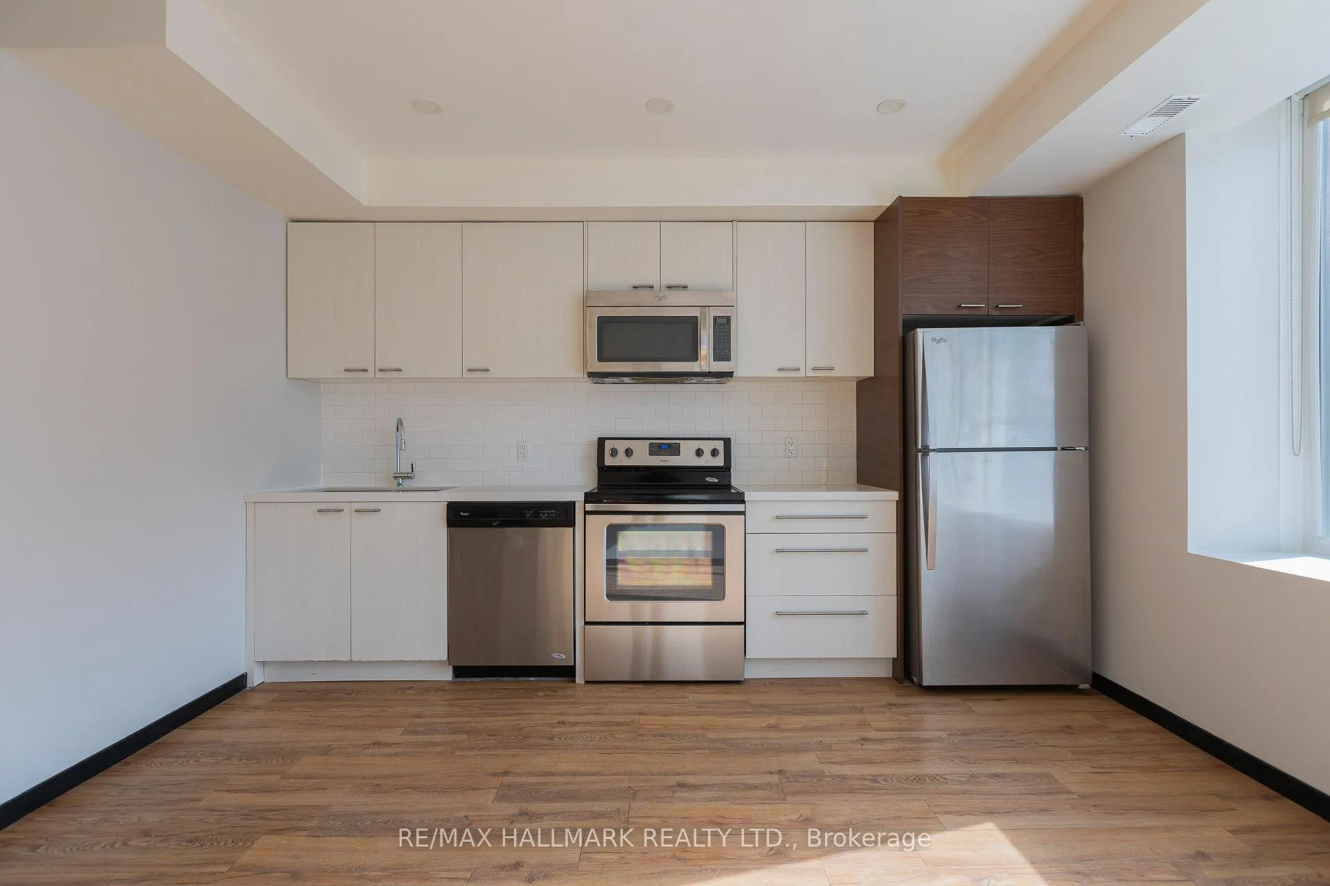 Photo 4 of Unit 1, 2277 Queen Street E, Toronto, The Beaches — HOMEH