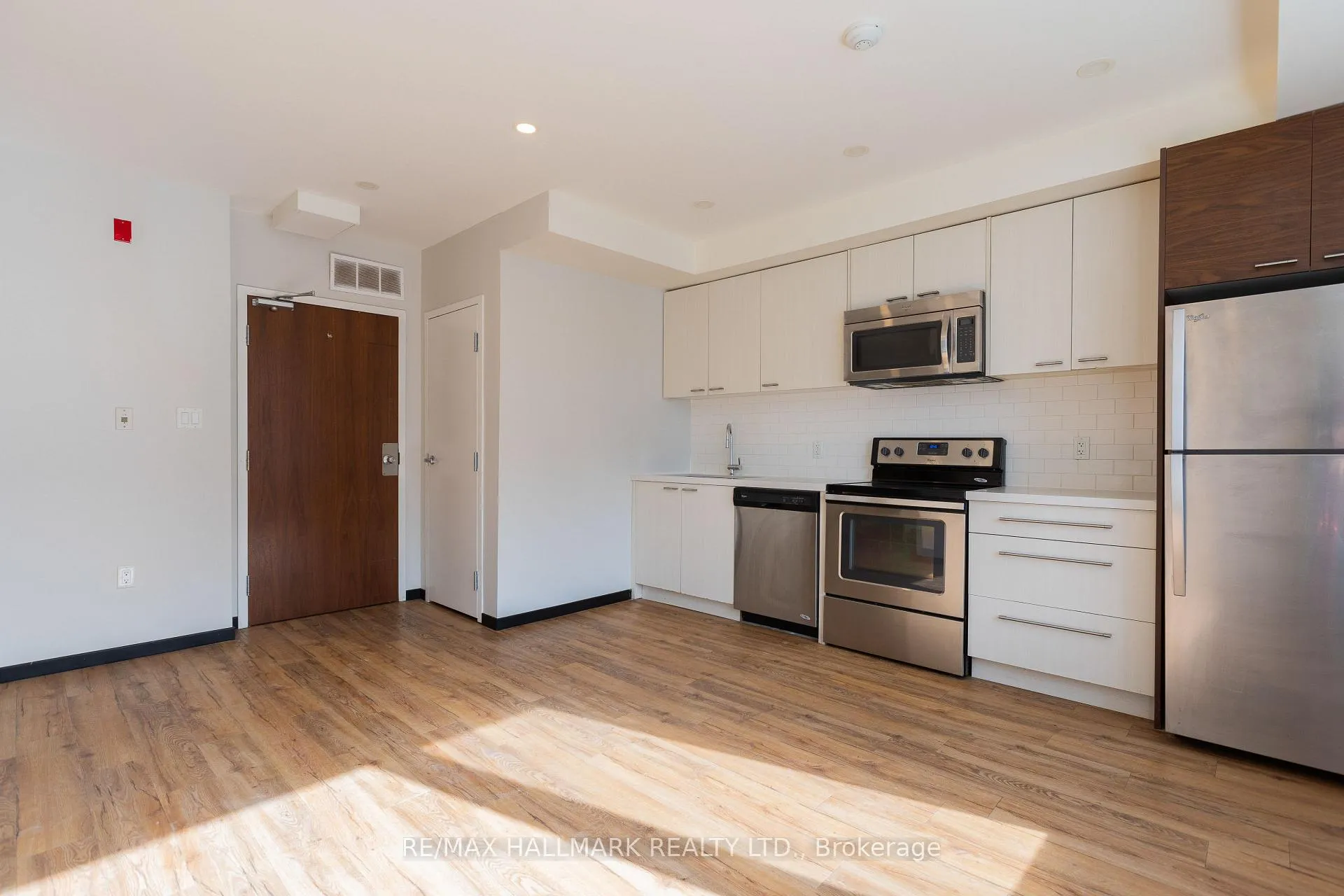 Photo 5 of Unit 1, 2277 Queen Street E, Toronto, The Beaches — HOMEH