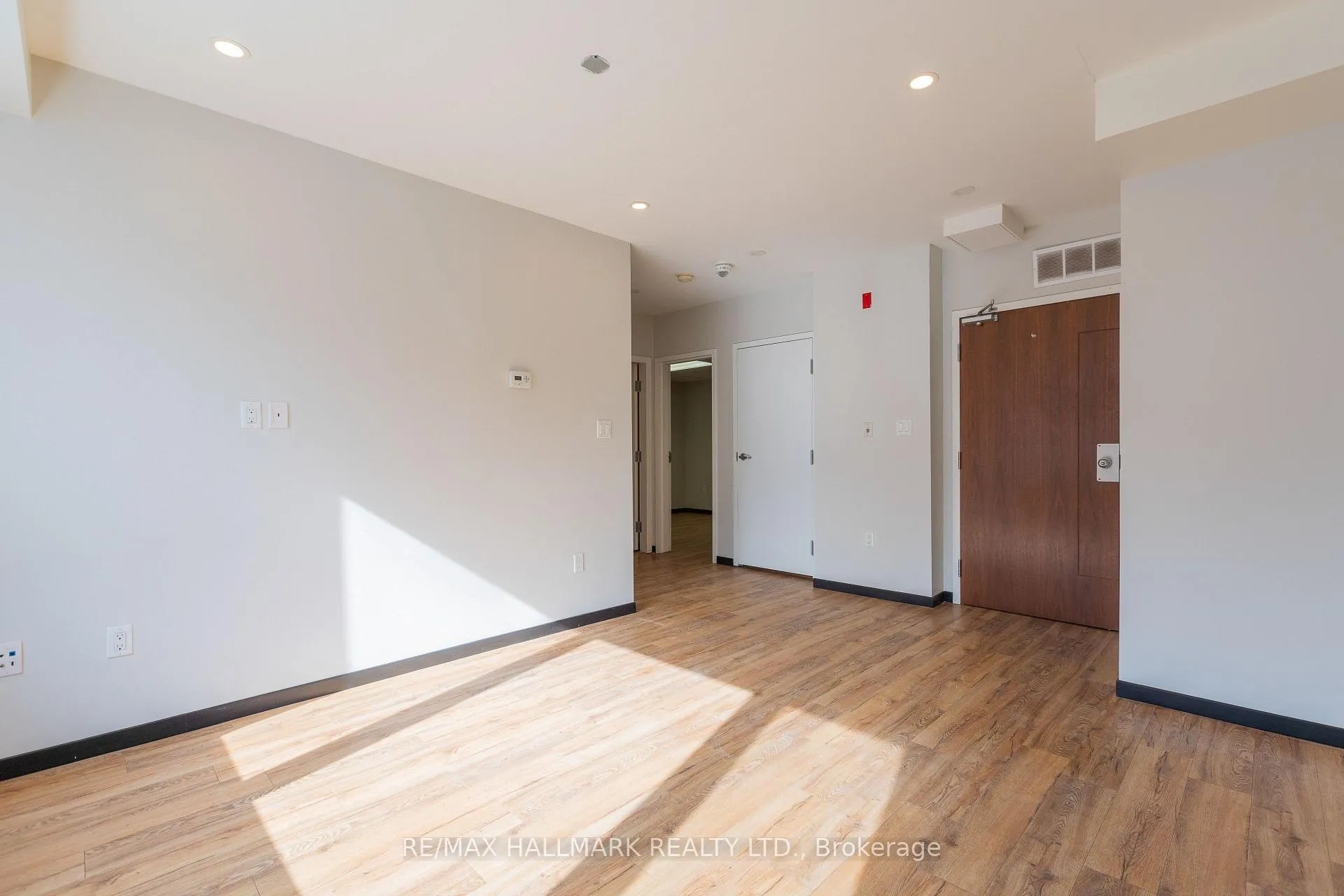 Photo 6 of Unit 1, 2277 Queen Street E, Toronto, The Beaches — HOMEH
