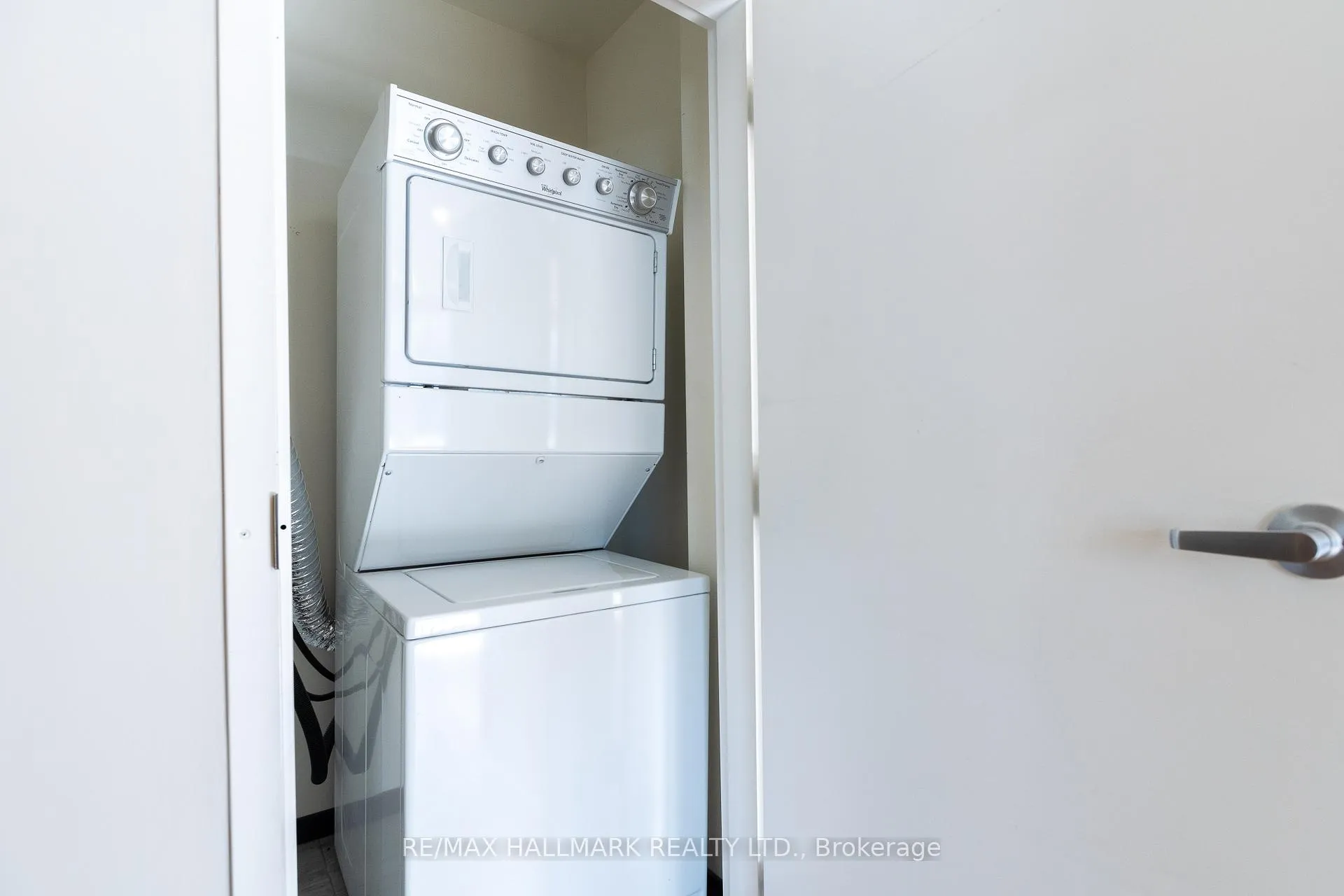 Photo 12 of Unit 1, 2277 Queen Street E, Toronto, The Beaches — HOMEH