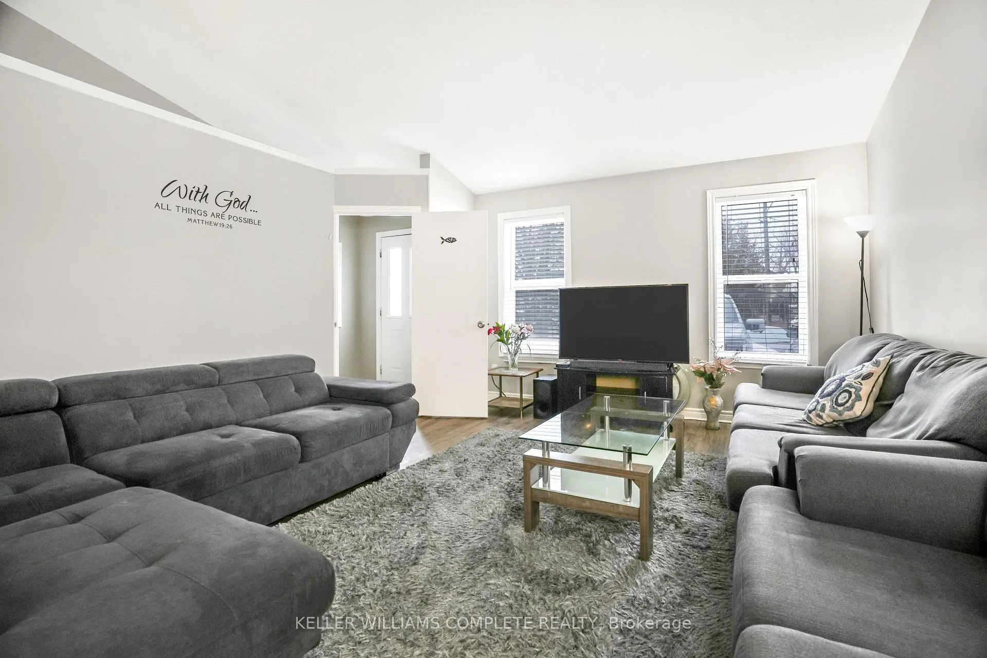 Photo 4 of 378B Glendale Avenue, St. Catharines, Burleigh Hill — HOMEH