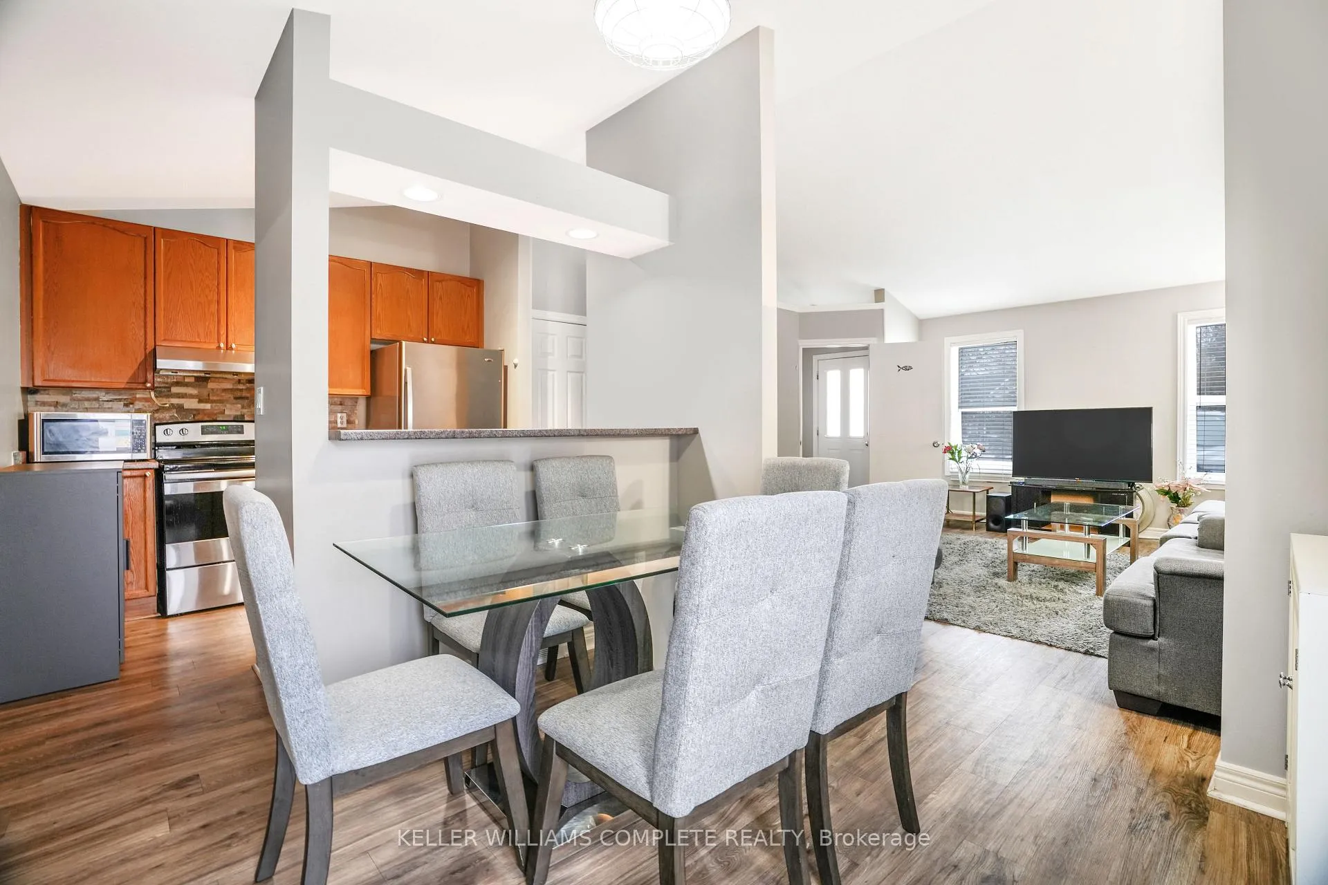 Photo 8 of 378B Glendale Avenue, St. Catharines, Burleigh Hill — HOMEH