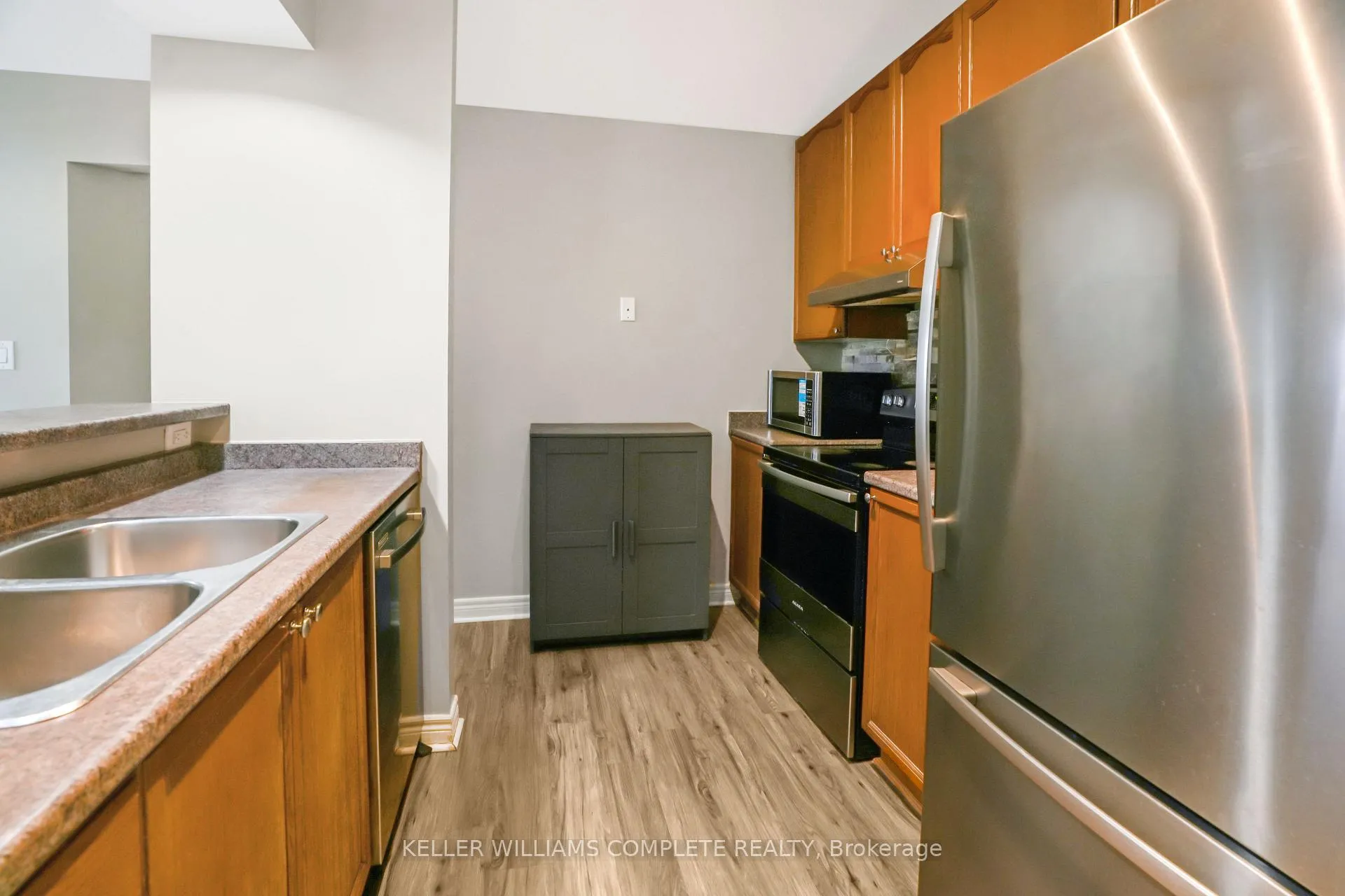 Photo 9 of 378B Glendale Avenue, St. Catharines, Burleigh Hill — HOMEH