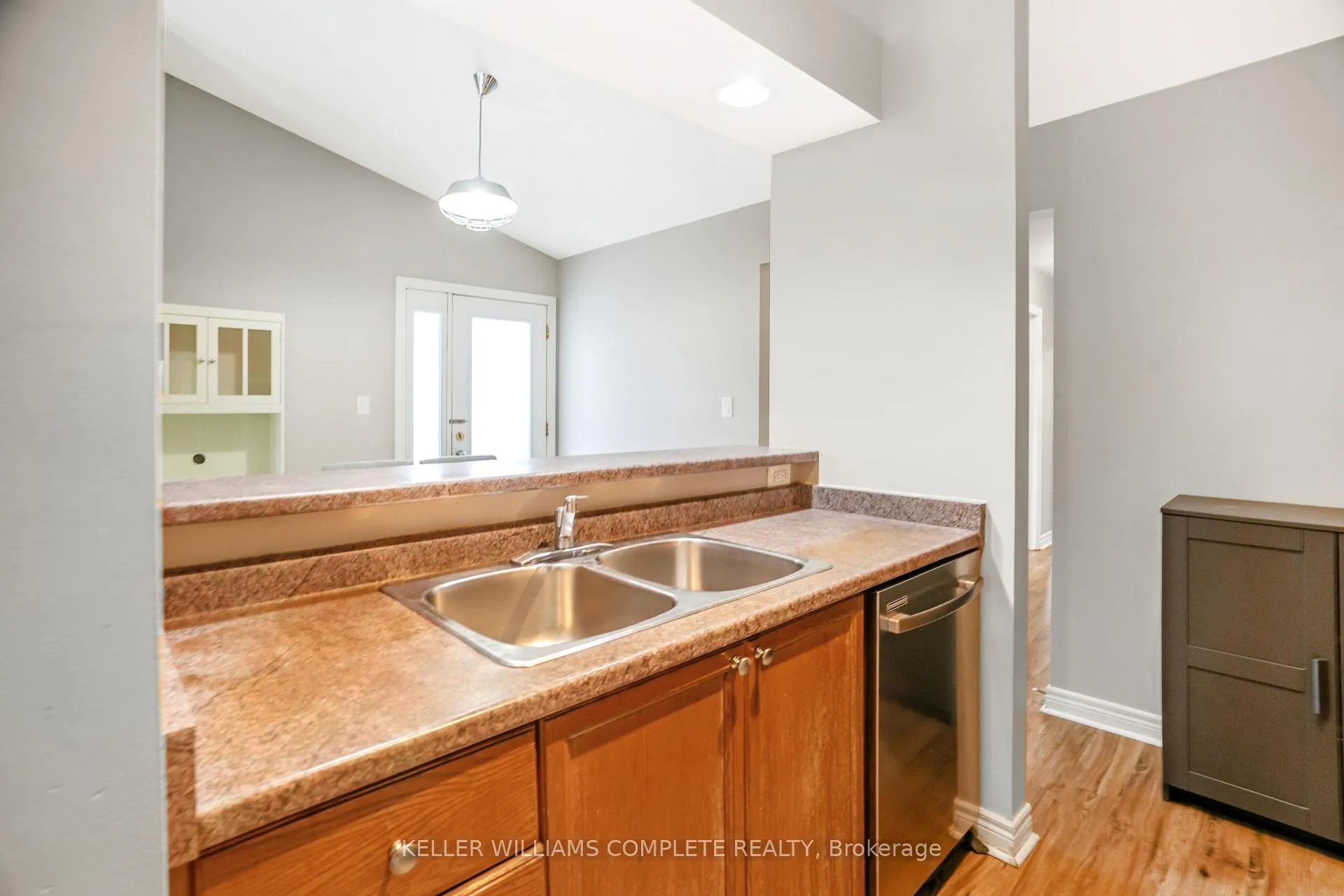 Photo 10 of 378B Glendale Avenue, St. Catharines, Burleigh Hill — HOMEH